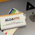 Une GPT qui transforme automatiquement une carte de visite en contact dans votre téléphone